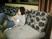 99年清纯水嫩的小美女辍学后在酒吧上班被男领班甜言蜜语哄到宾馆啪啪,鲍鱼嫩的只有少许毛毛,拍摄时很害羞!