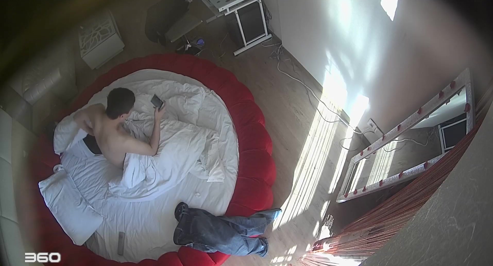 钟点炮房水滴监控TP貌似很赶时间的一对偷情男女骚女戴着文胸上位屁股扭的非常好看