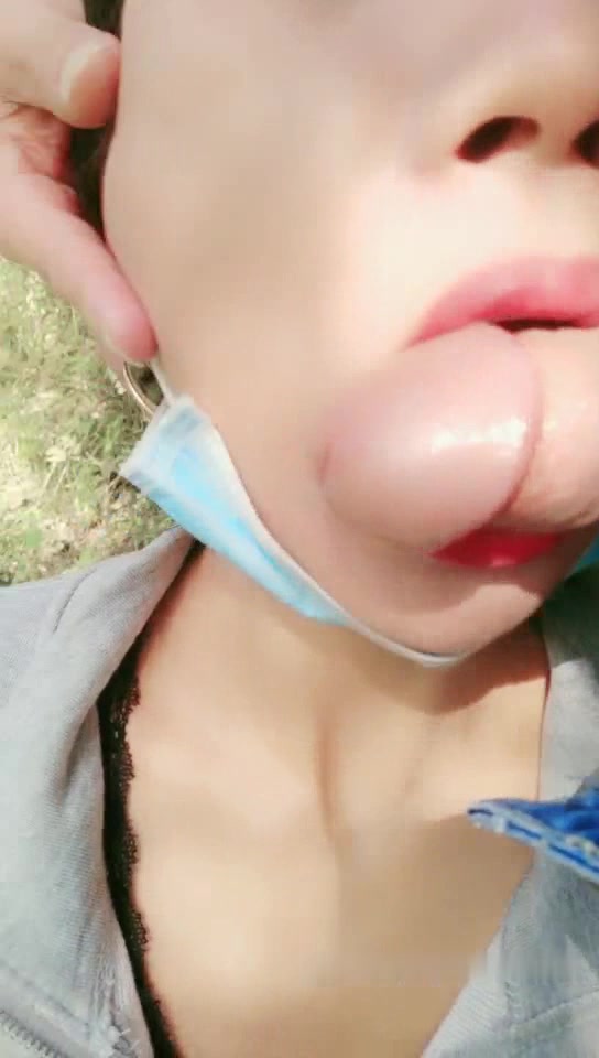 颜值不错骚气少妇约炮野外大战 口交舔JJ脱下肉丝上位骑坐内射 很是诱惑喜欢不要错过