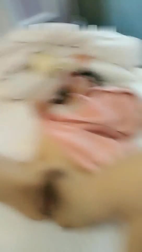 老哥越南约了个颜值不错短发少妇啪啪 穿上黑丝69口交骑乘后入抱起来猛操