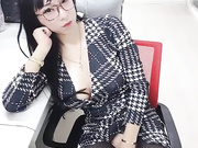 【喷血推荐】高颜值TS月奴 OL装藏大屌，掏出来一阵惊喜 鸡鸡！.晚上被大鸡巴后入菊花穴 流了好多淫水，骚货美妖啊！