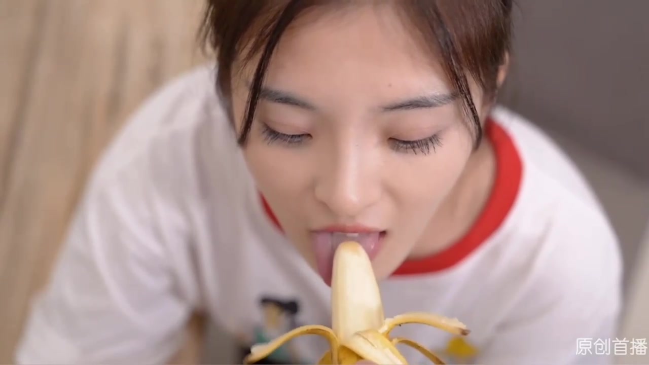 国产AV巨作兄妹蕉谈 近亲之间的荒唐性爱