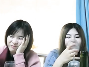 某大神迷倒两个妹子 ，y力不够中途醒来反抗又被喷雾迷倒过去，太紧张了一直硬不起来