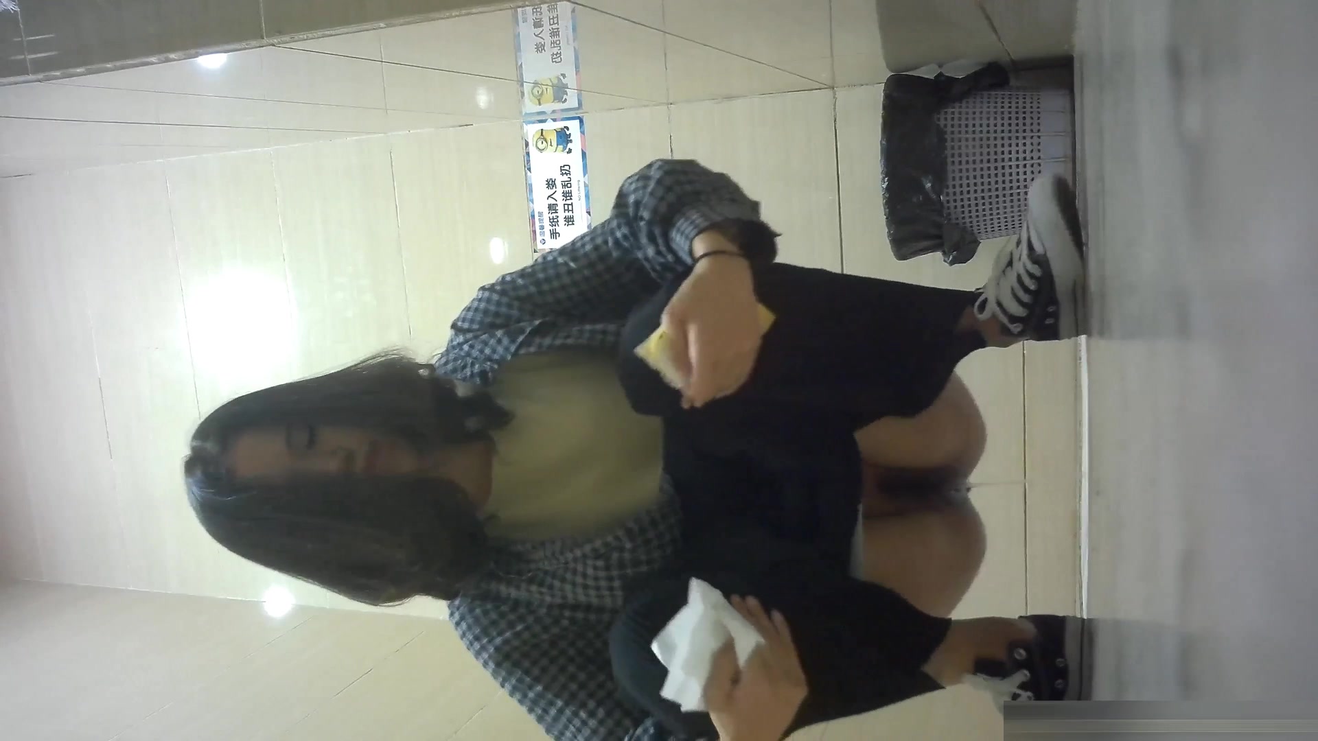 最新流出商場女廁全景TP花衣美女真性感气质好逼逼干净