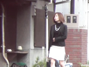 盗站最新流出长焦距连拍3位气质美眉户外内急难耐找个没人的地方嘘嘘尿的哗哗响尿湿一大片双视角