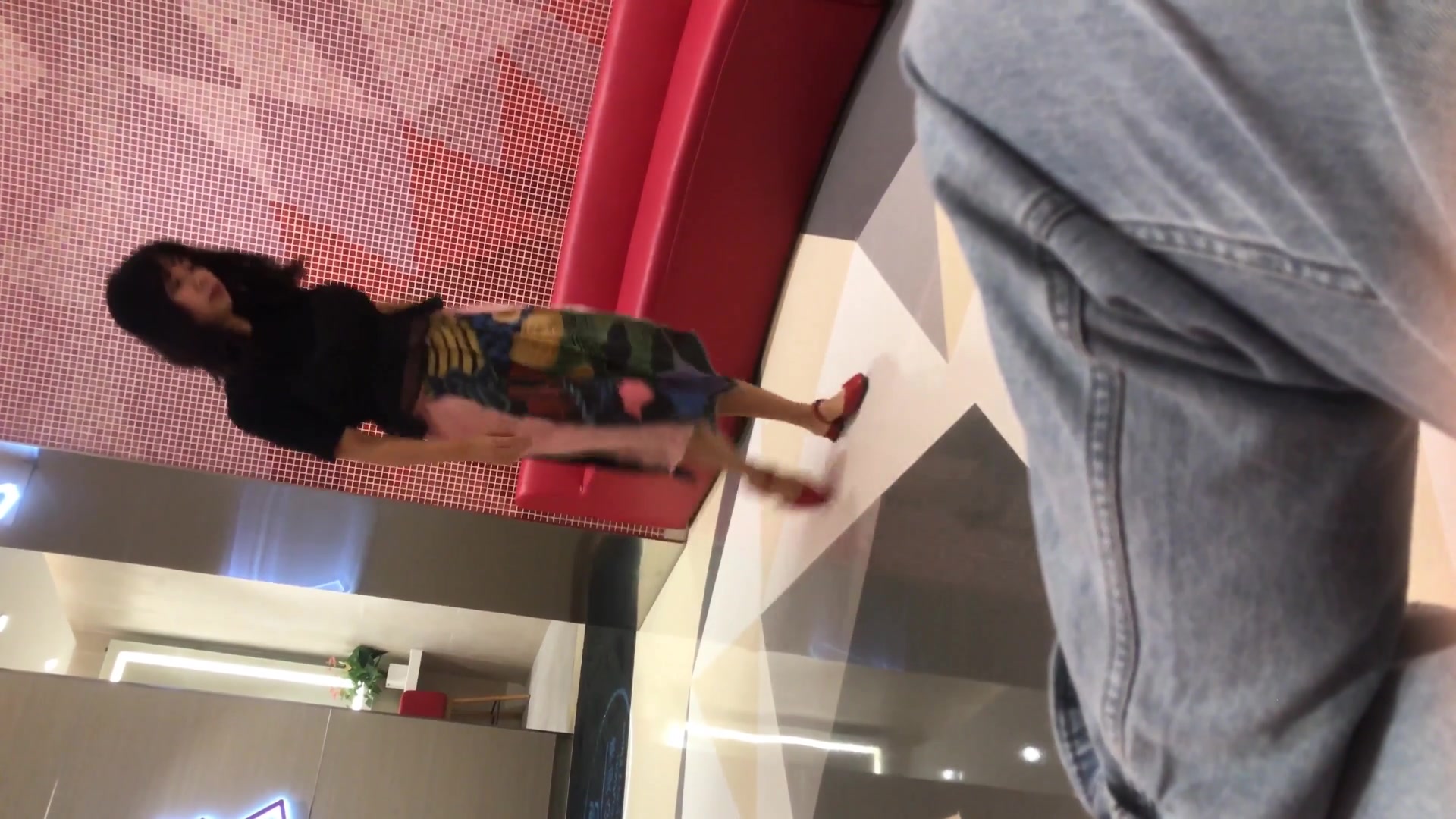 技术型坑神路边大排档、万达广场、医院偸拍女公共卫生间来方便的各种类型妹子胆量非常大