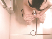 六月新流出商场女厕多角度偷拍几个美女嘘嘘挎着环保购物袋红衣美眉样子非常可爱