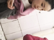 潜入女厕所偷拍