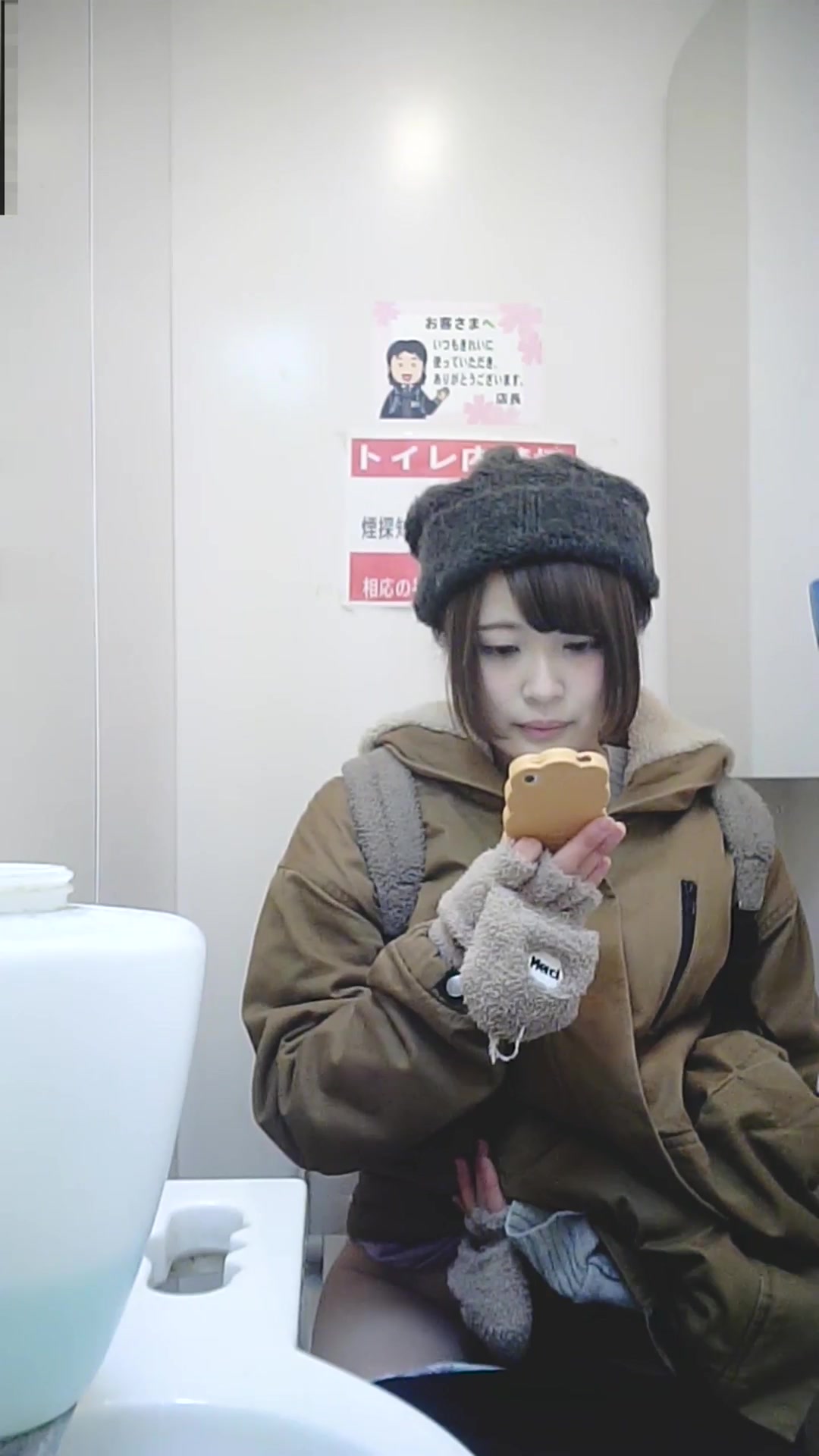 外站流出新系列貌似某名牌购物商场高级坐厕偷拍第2季都是些气质美女