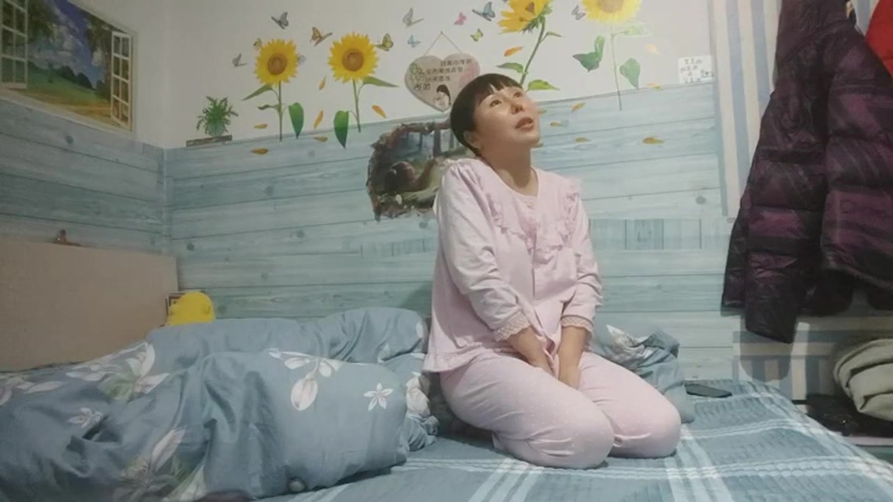 约良家骚女居家操逼撩开被子吸吮舔屌激情猛操