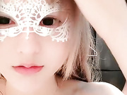 苗条妹子学生制服双人沙发上骑坐猛插