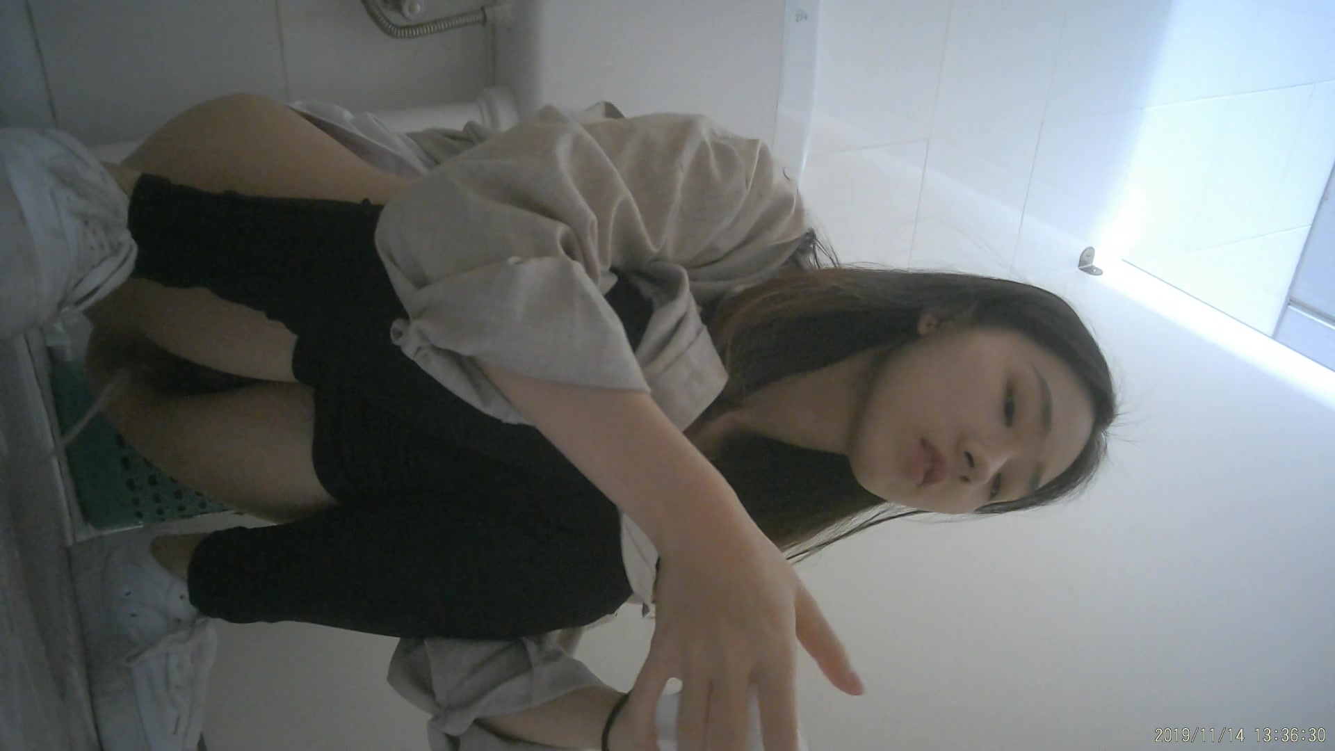 厕所偷拍漂亮小姐姐