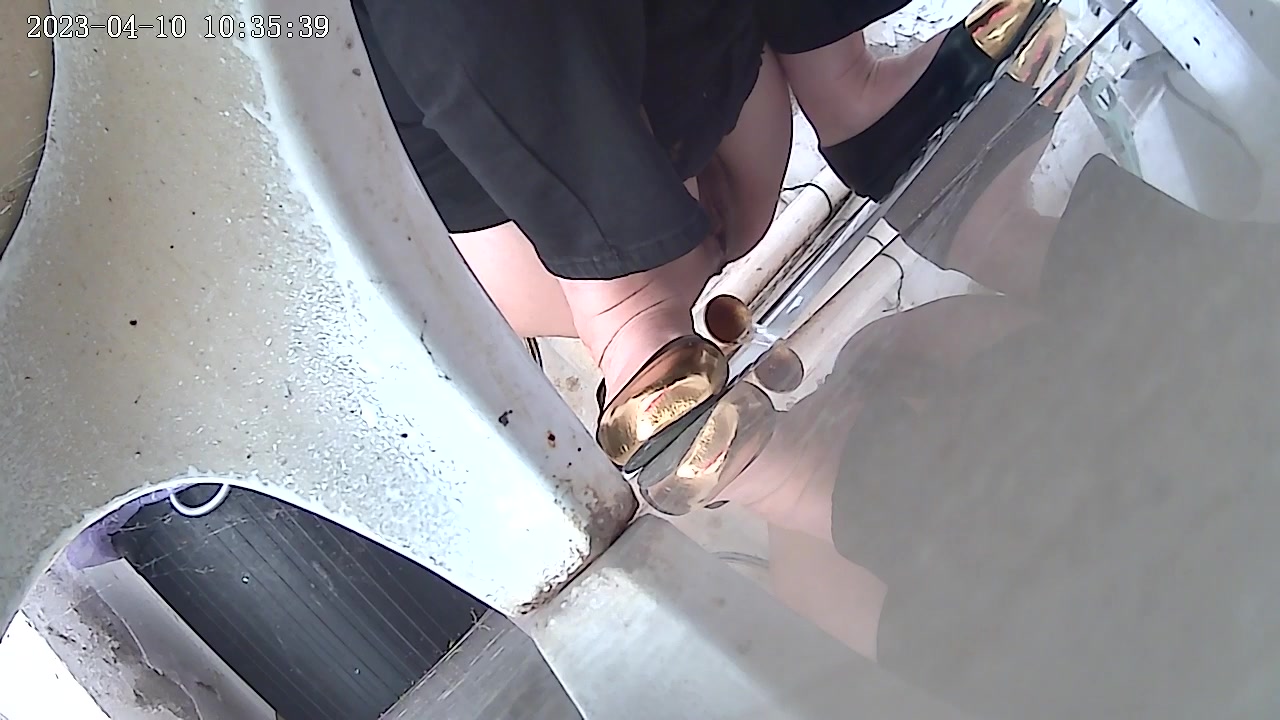 40岁少妇同事骚逼无毛，最后逼洞都漏出来，一边看一边撸