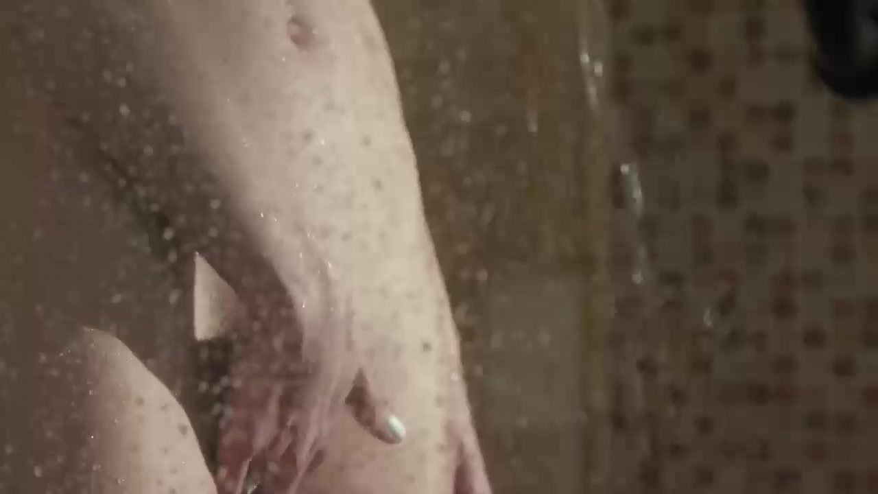 我的继姐承认她是潮吹者并在我的大鸡巴上潮吹 （梅西·梅多斯）