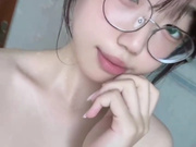 反差眼镜女生越玩儿越刺激