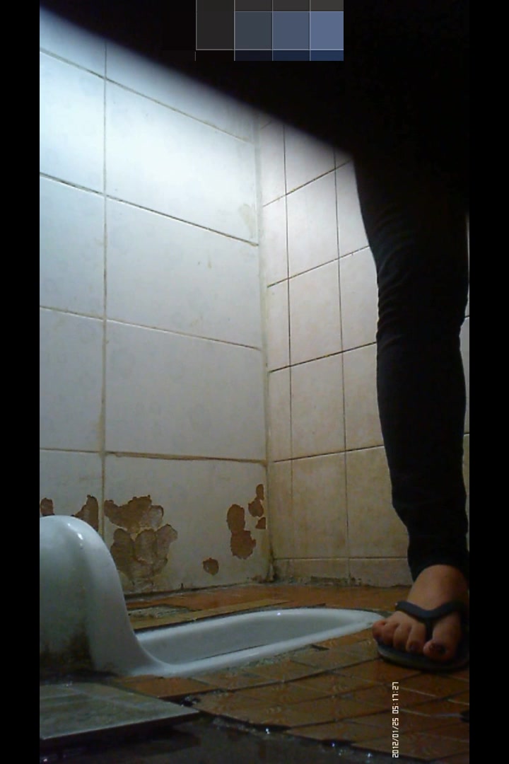 周邊學校餐飲公共廁所蹲點拍攝到的各式美女妹子如廁 好多粉嫩逼逼貌似還未開苞啊～720P高清