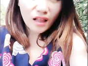 性感網紅美女鏡頭前演繹不穿內褲公園勾引色狼調戲出水啪啪野戰 貌似還有路人經過 太刺激了 對白淫蕩