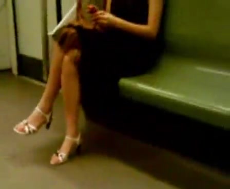 海地铁大胆女同刺激偷拍