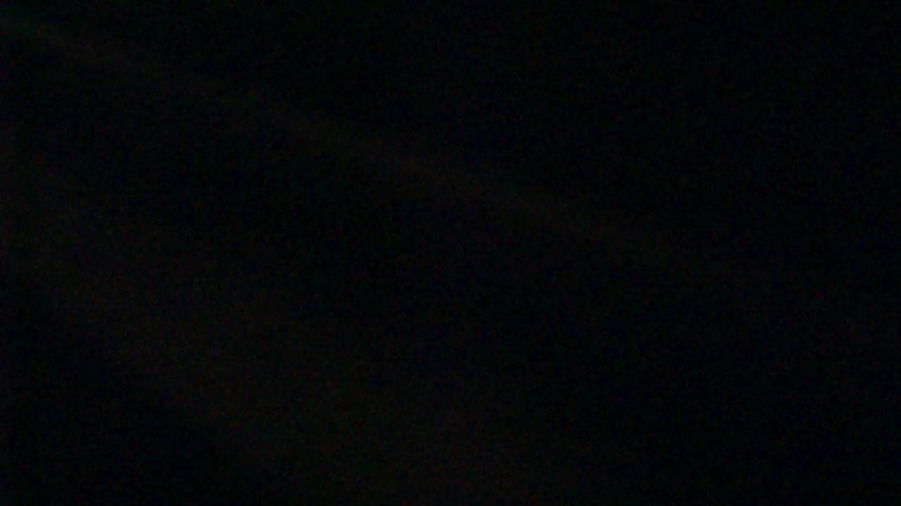 偷拍夏天在家冲凉洗澡的邻家漂亮女孩