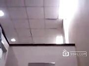 在商场悄悄地帮炮友吮吸鸡巴 扭着淫臀被大鸡吧操 好舒服 好刺激