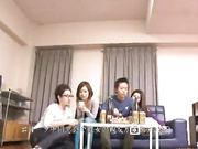 朋友女友趁各自伴侣都喝醉时诱惑我-过程真是刺激又有快感-中文字幕