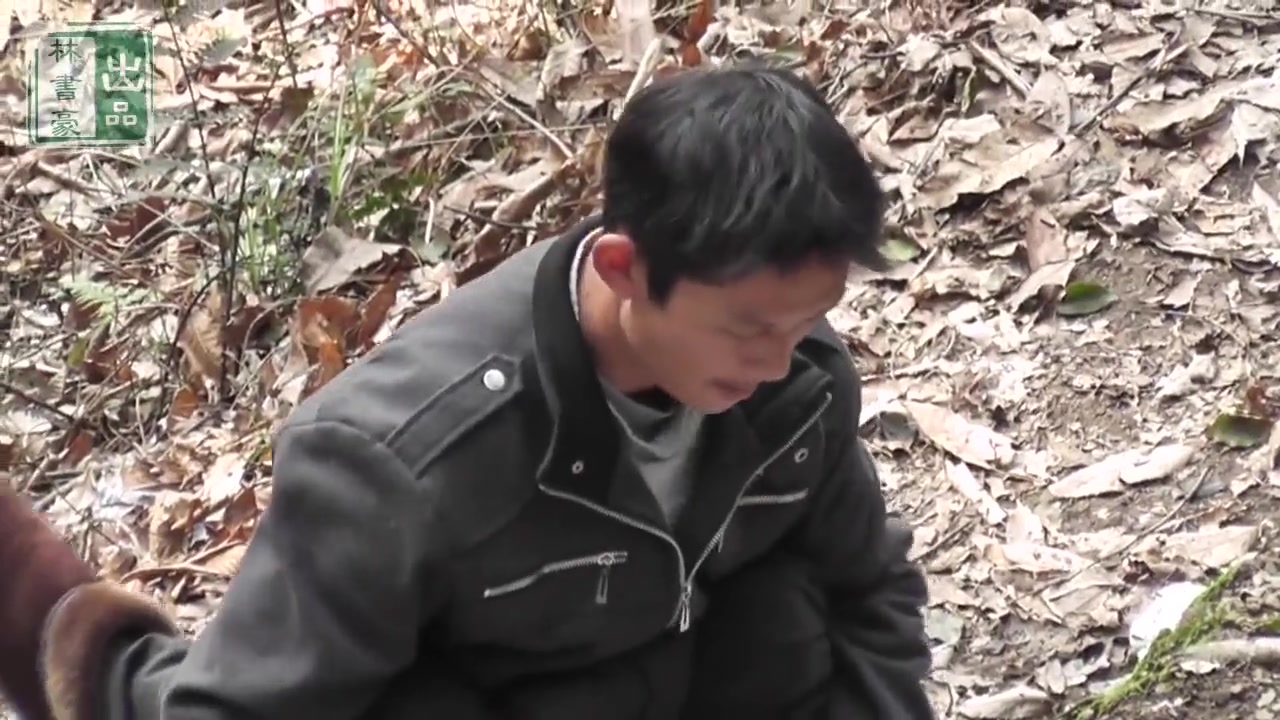 小树林走起农民工小伙野战肥野鸡高清无水印