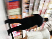 偷拍超市极品白裙少妇丁字裤太小露阴毛