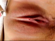 先帮美少妇的B毛刮干净了再操，无毛B干着就是爽高清露脸