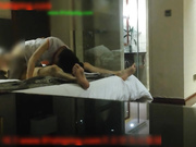 偷装摄像头拍摄与极品外围女酒店黑丝护士服激战过程,女主颜值和身材非常好.开始扭捏,后面就非常投入了，国语！