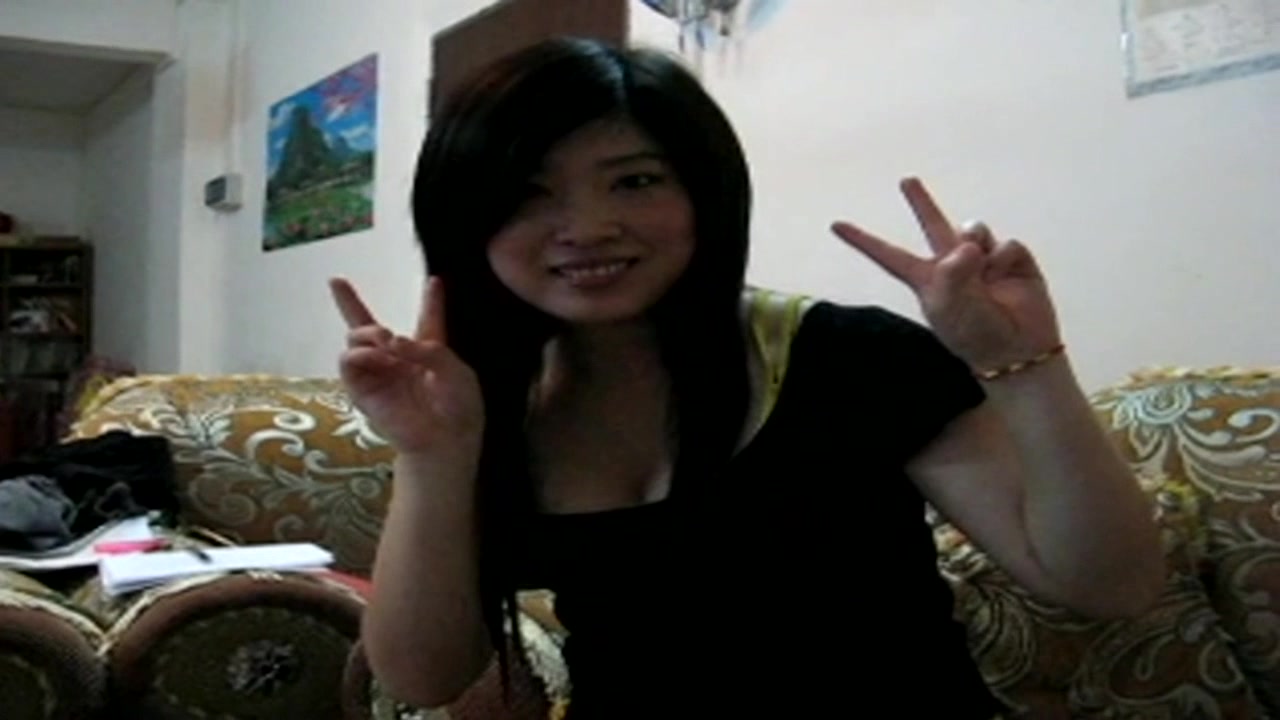 现在的美女真骚啊“老公，你的卵子摸着真滑溜”露脸对白清晰