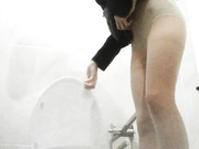 厕所偷拍短发气质OL