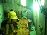 棚户区站街女暗拍很会玩的民工大哥换着体位玩新脸孔靓妹