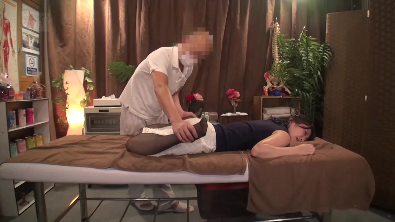 [CLUB-359] 世田谷区成城にあるセレブ人妻を100％痙攣失神