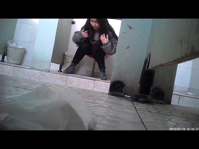 ALLISON偷拍（公厕长发小妹）