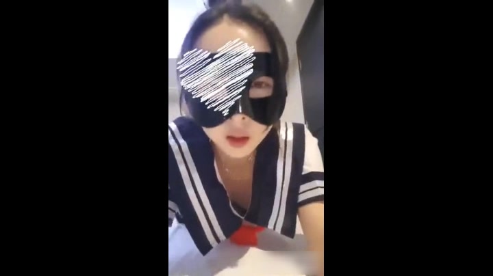 清纯美女被干爹爆操,玩起制服诱惑来