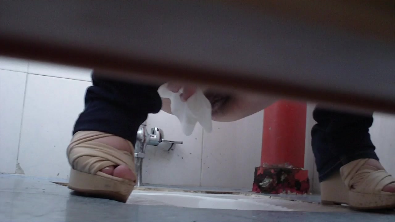 名牌大学双视角(拍脸赏逼)42这美女动作可真多