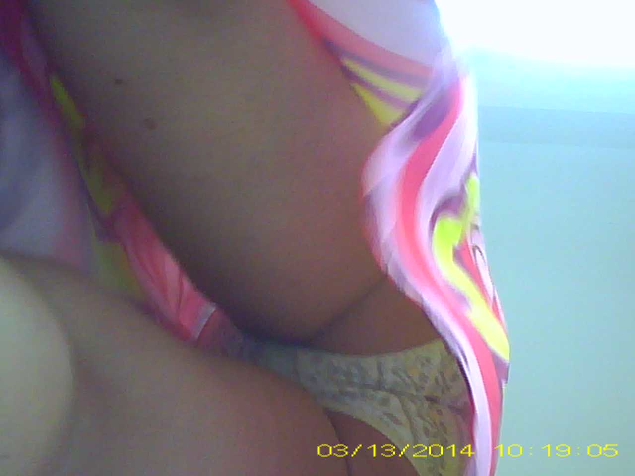 独家原创--偷拍美女裙底