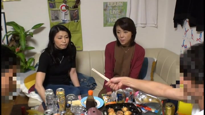 [JJPP-081]  イケメンが熟女を部屋に連れ込んでSEXに持ち込む様子を盗撮したDVD。 71～強引にそのまま中出ししちゃいました～ イケメンにハマってしまった