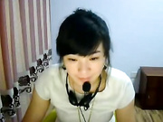 可爱美眉镜头前摸奶激情秀秀，爽乎淫荡表情挑逗网友