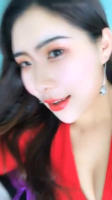 女神思瑞老虎飙车，性感红色透明内裤高跟发骚，言语挑逗，把围观的群众全撩得要葫芦娃