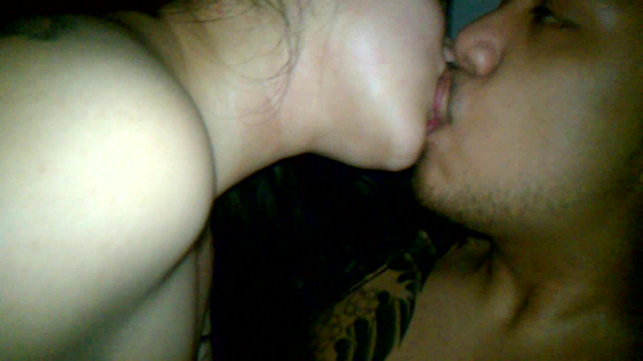 超美嫩妹口爆大屌男友 表情很投入