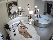 气质性感的长发美女和男友酒店约会,应该是好久没被操了主动拿着鸡鸡口完后又坐在上面干他.身材好又漂亮!